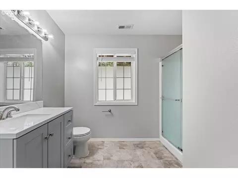Bath - 36440 Orr Cir, Sandy, OR 97055 photo 2 of 4