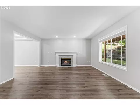 Living - 36440 Orr Cir, Sandy, OR 97055 photo 3 of 4