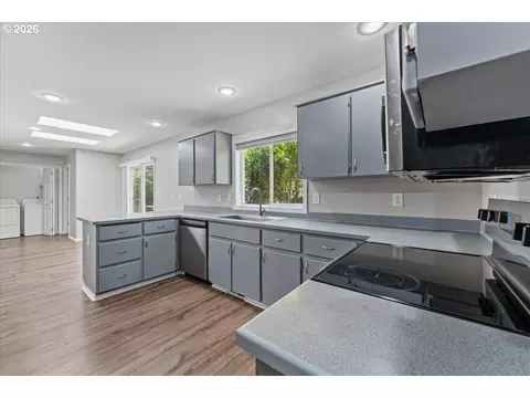 Kitchen - 36440 Orr Cir, Sandy, OR 97055 photo 1 of 4