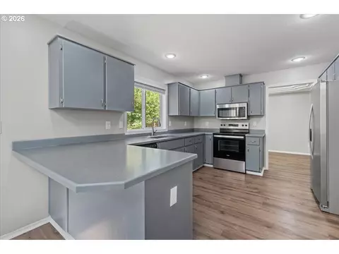 Kitchen - 36440 Orr Cir, Sandy, OR 97055 photo 4 of 4