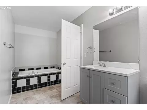 Bath - 36440 Orr Cir, Sandy, OR 97055 photo 3 of 4