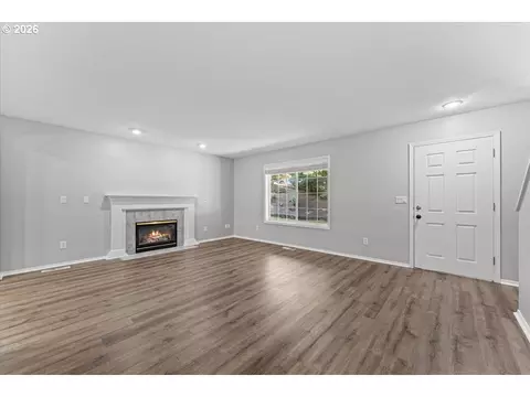 Living - 36440 Orr Cir, Sandy, OR 97055 photo 2 of 4