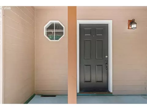 Entry Way - 36440 Orr Cir, Sandy, OR 97055 photo 1 of 1