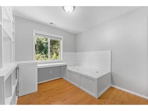 Bedroom - 36440 Orr Cir, Sandy, OR 97055 photo 10 of 10