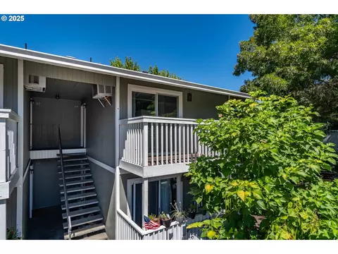 885 NE Sunset St #34, Roseburg, OR 97470