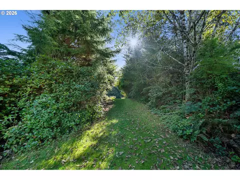 233 Rock Creek Dr, Rockaway Beach, OR 97136
