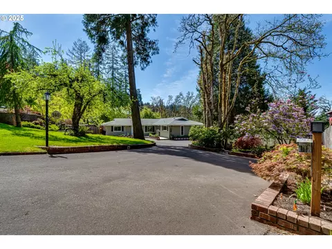 560 S 71st St, Springfield, OR 97478