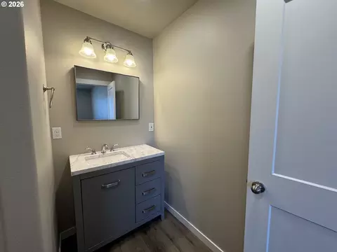 Bath - 1268 SW 12th St, Pendleton, OR 97801 photo 2 of 3