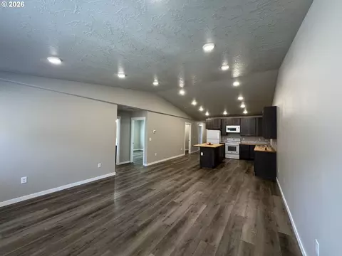 Living - 1268 SW 12th St, Pendleton, OR 97801 photo 3 of 3
