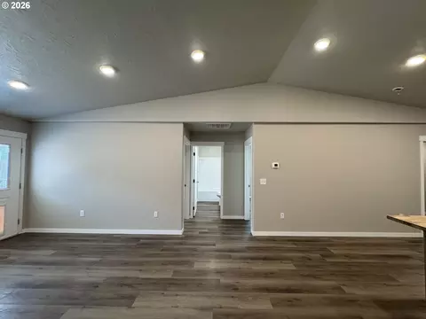 Entry Way - 1268 SW 12th St, Pendleton, OR 97801 photo 5 of 5