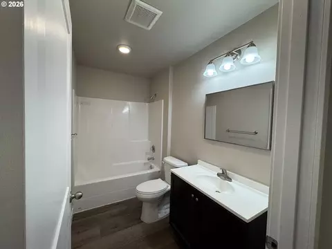 Bath - 1268 SW 12th St, Pendleton, OR 97801 photo 3 of 3