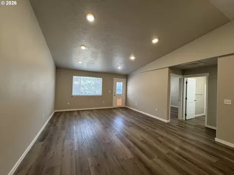 Living - 1268 SW 12th St, Pendleton, OR 97801 photo 2 of 3
