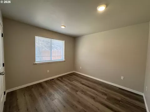Bedroom - 1268 SW 12th St, Pendleton, OR 97801 photo 5 of 6