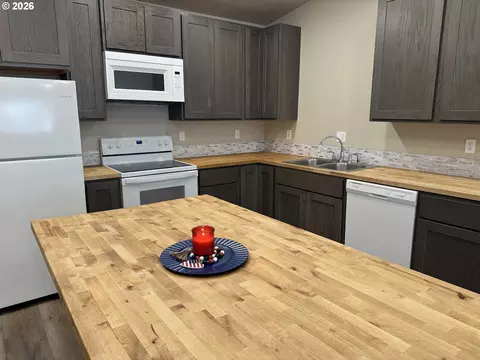 Kitchen - 1268 SW 12th St, Pendleton, OR 97801 photo 3 of 4