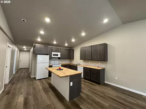 Kitchen - 1268 SW 12th St, Pendleton, OR 97801 photo 1 of 4