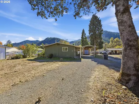47522 Hansen St, Oakridge, OR 97463