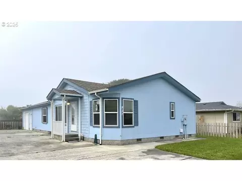 827 10th St SW, Bandon, OR 97411