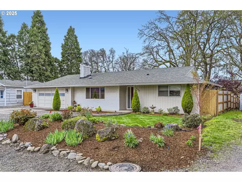 990 Beatrice Ave, Gladstone, OR 97027