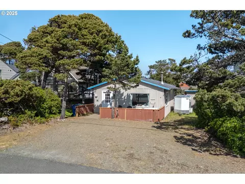 2132 NW Inlet Ave, Lincoln City, OR 97367