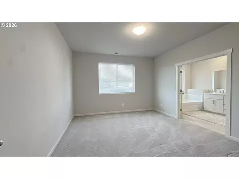 Bedroom - 2011 Bethany St, Longview, WA 98632 photo 5 of 5