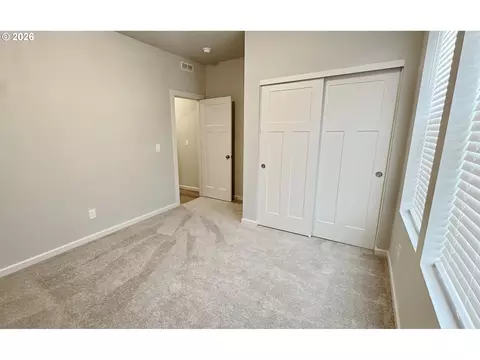 Bedroom - 2011 Bethany St, Longview, WA 98632 photo 2 of 5