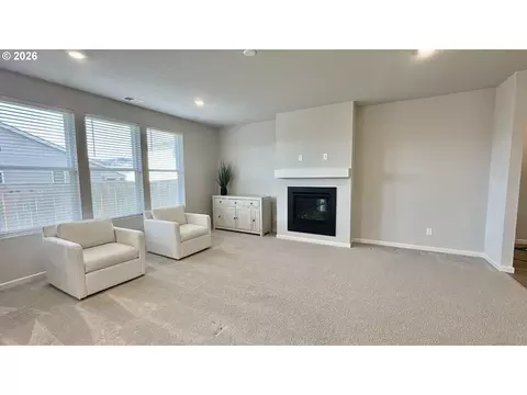 Living - 2011 Bethany St, Longview, WA 98632 photo 1 of 1