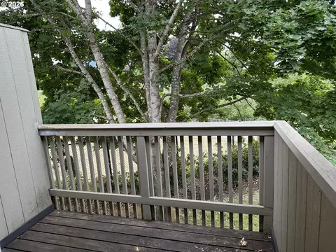 Exterior - 2046 W 14th Pl, Eugene, OR 97402 photo 2 of 8