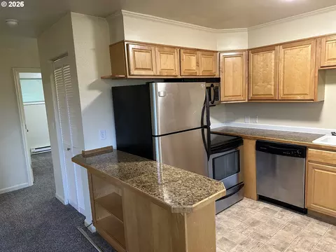 Kitchen - 2046 W 14th Pl, Eugene, OR 97402 photo 3 of 5