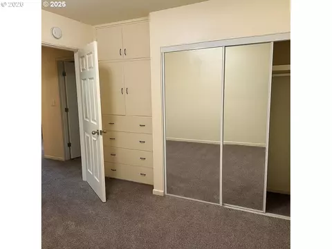 Bedroom - 2046 W 14th Pl, Eugene, OR 97402 photo 1 of 4