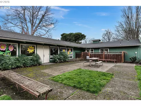 Exterior - 2046 W 14th Pl, Eugene, OR 97402 photo 8 of 8