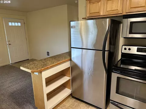 Kitchen - 2046 W 14th Pl, Eugene, OR 97402 photo 4 of 5