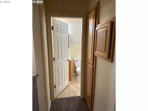 Entry Way - 2046 W 14th Pl, Eugene, OR 97402 photo 1 of 3