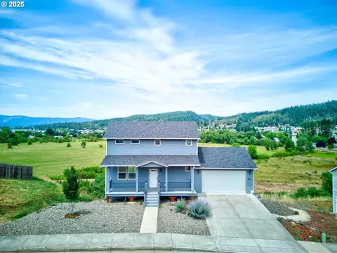 845 Forest Heights St, Sutherlin, OR 97479