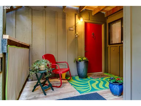 218 Trailside Loop #218, Eugene, OR 97405