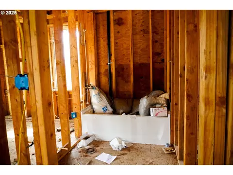 Bath - 815 E Ave, Powers, OR 97466 photo 1 of 1