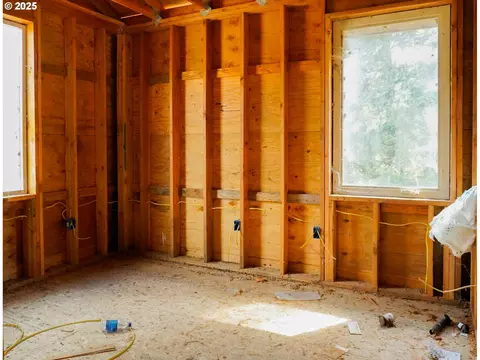 Bedroom - 815 E Ave, Powers, OR 97466 photo 2 of 3