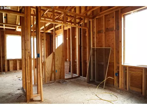 Bedroom - 815 E Ave, Powers, OR 97466 photo 1 of 3
