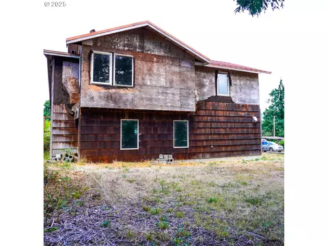 Exterior - 815 E Ave, Powers, OR 97466 photo 3 of 4