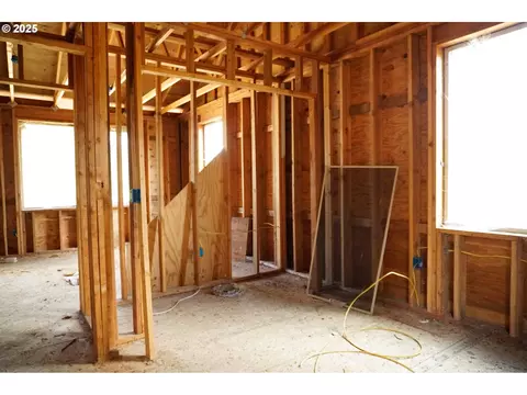 Bedroom - 815 E Ave, Powers, OR 97466 photo 3 of 3