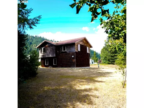 Exterior - 815 E Ave, Powers, OR 97466 photo 2 of 4