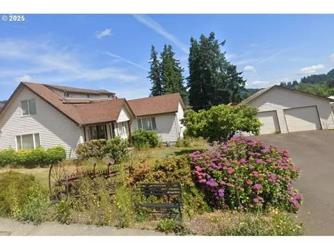 11885 SE Summers Ln, Clackamas, OR 97015