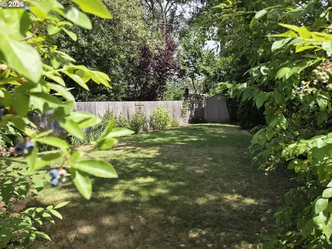 Exterior - 885 Randall St, Eugene, OR 97401 photo 6 of 13