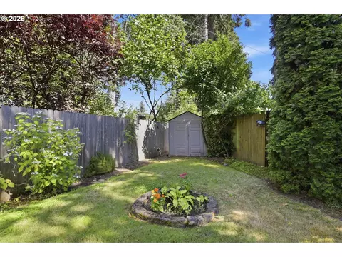 Exterior - 885 Randall St, Eugene, OR 97401 photo 11 of 13
