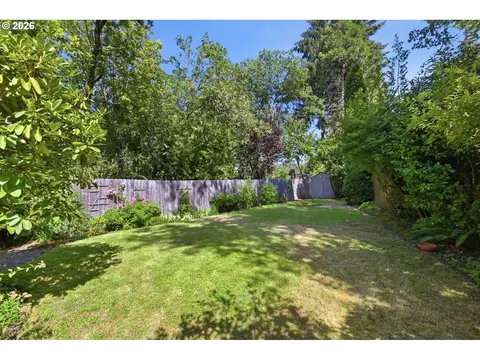 Exterior - 885 Randall St, Eugene, OR 97401 photo 7 of 13