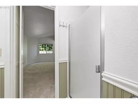 Bath - 885 Randall St, Eugene, OR 97401 photo 1 of 4