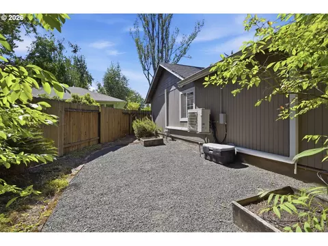Exterior - 885 Randall St, Eugene, OR 97401 photo 13 of 13