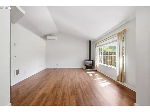 Living - 885 Randall St, Eugene, OR 97401 photo 3 of 4