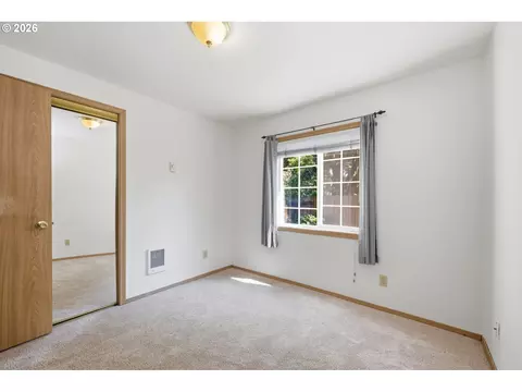 Bedroom - 885 Randall St, Eugene, OR 97401 photo 4 of 4