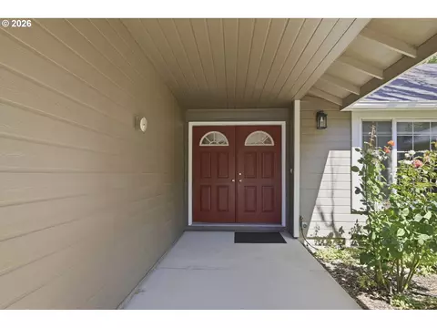 Entry Way - 885 Randall St, Eugene, OR 97401 photo 1 of 1