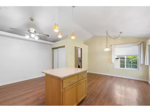Living - 885 Randall St, Eugene, OR 97401 photo 4 of 4